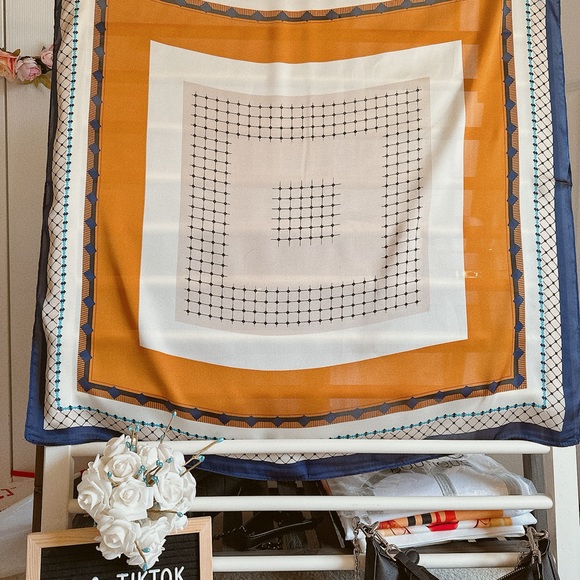 Bundle of 3 square chiffon scarves - Picture 6 of 6